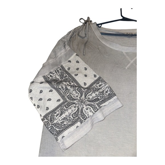 POL Gray Oversized Bandana Print Top, Large - Picture 2 of 8